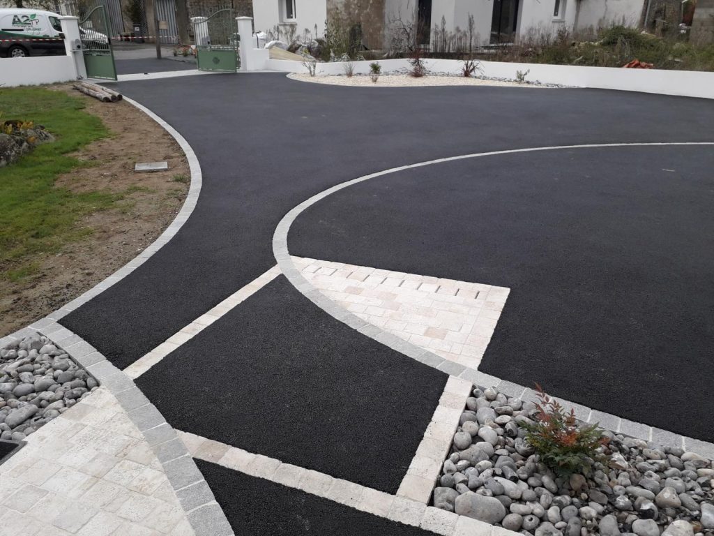 Réalisation d'enrobé à Saint Denis La Chevasse en Vendée
